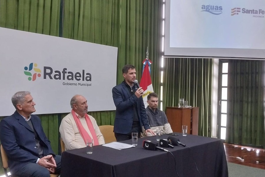 Dar&iacute;o Boscarol y Leonardo Viotti presidieron el acto de apertura de sobres en el Sal&oacute;n Verde del Municipio.