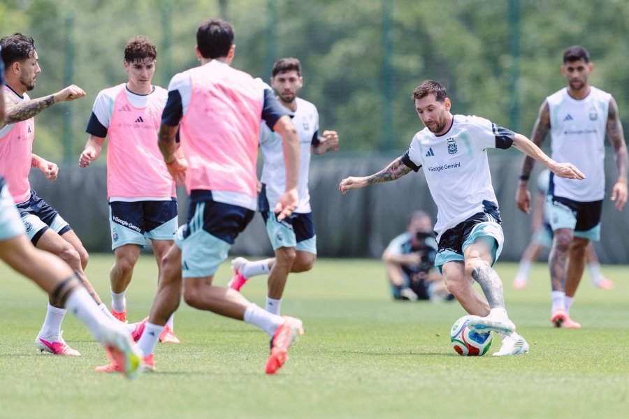 Entrenamientos de la Selecci&oacute;n de cara al debut ante Argelia.
