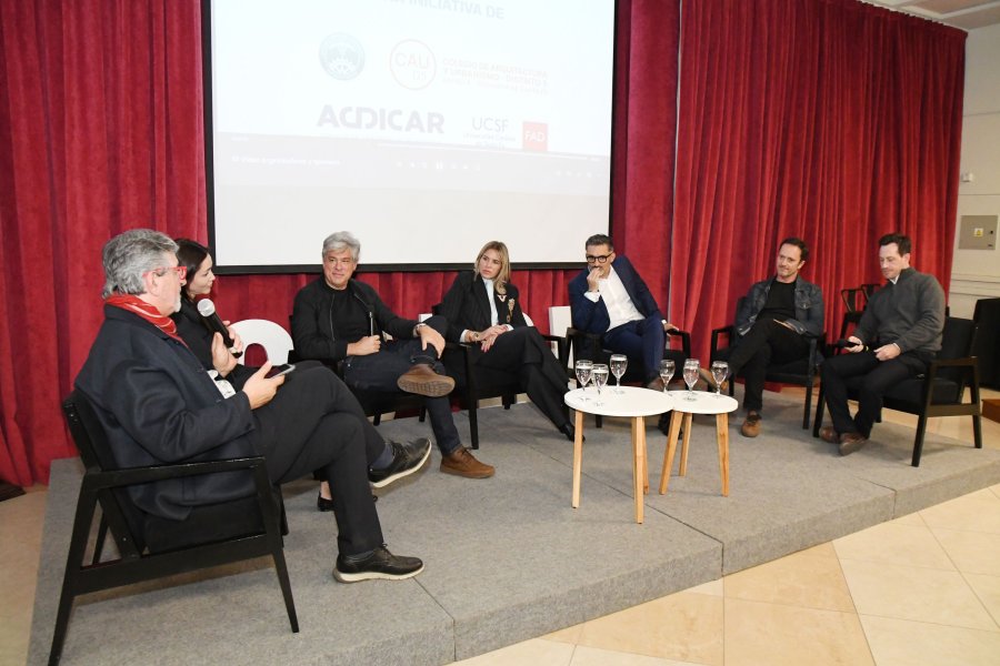 Un panel de profesionales busc&oacute; recuperar la discusi&oacute;n en torno al futuro de la ciudad y la necesidad de buscar consensos en cuanto a planificaci&oacute;n urbana. (FOTO CCIRR)