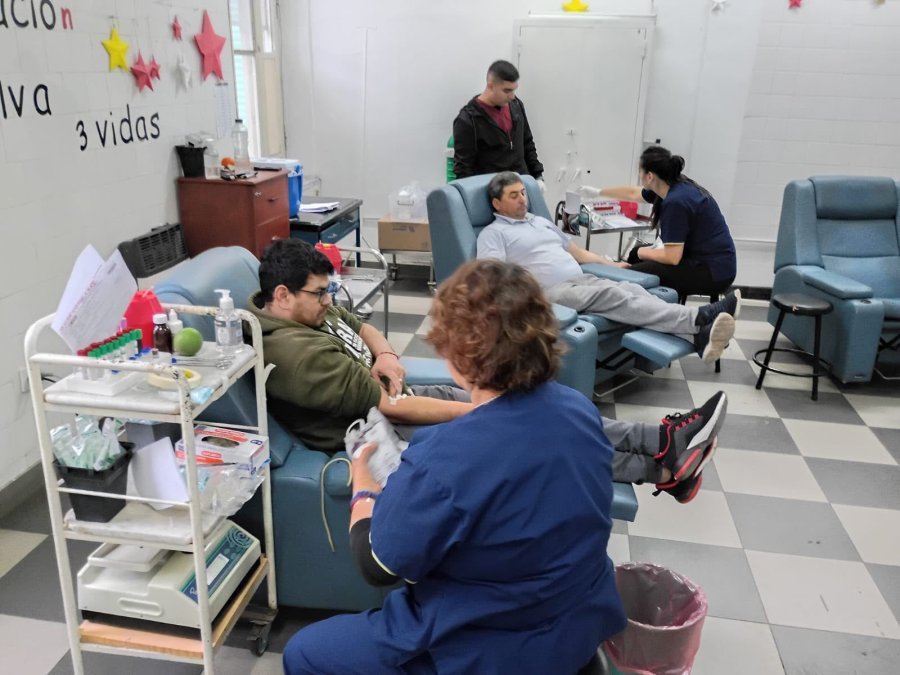 "QUE SE ANIMEN". "Hay mucha gente que necesita y est&aacute; bueno colaborar&rdquo;, declar&oacute; Rub&eacute;n Albornoz acerca de la importancia de la importancia de la donaci&oacute;n de sangre.