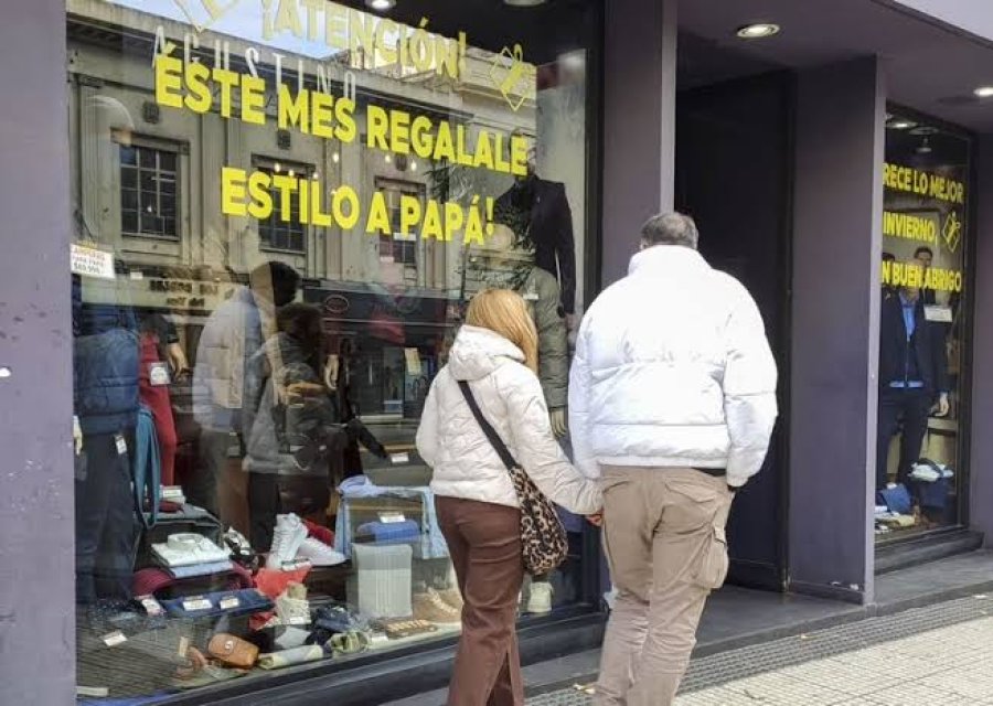 ALTERNATIVAS. La prioridad de gasto para los regalos del d&iacute;a del padre estar&aacute; en la compra de indumentaria y experiencias.