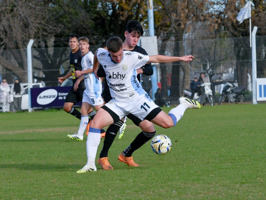 LA RESERVA DE LA CREMA IGUAL&Oacute; SIN GOLES CON RIESTRA