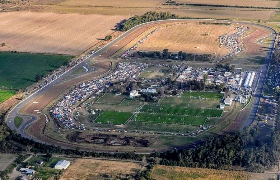 Vista a&eacute;rea de la &uacute;ltima carrera de TC en el a&ntilde;o 2024.