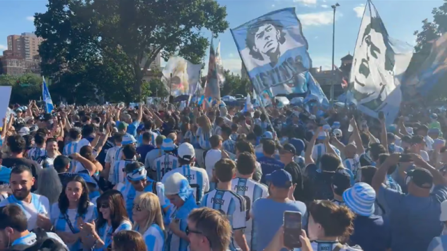 Banderazo hist&oacute;rico: miles de argentinos coparon Kansas City en la previa del debut de la Selecci&oacute;n ante Argelia.
