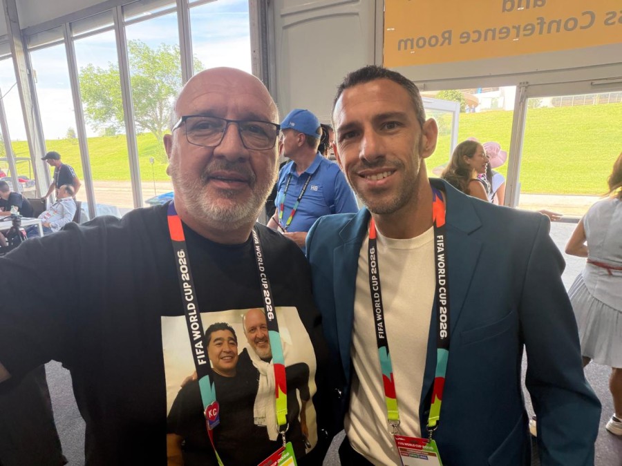 El periodista de La Opini&oacute;n, N&eacute;stor Clivati, se encontr&oacute; con el ex jugador de la Selecci&oacute;n argentina, el rosarino Maxi Rodr&iacute;guez.