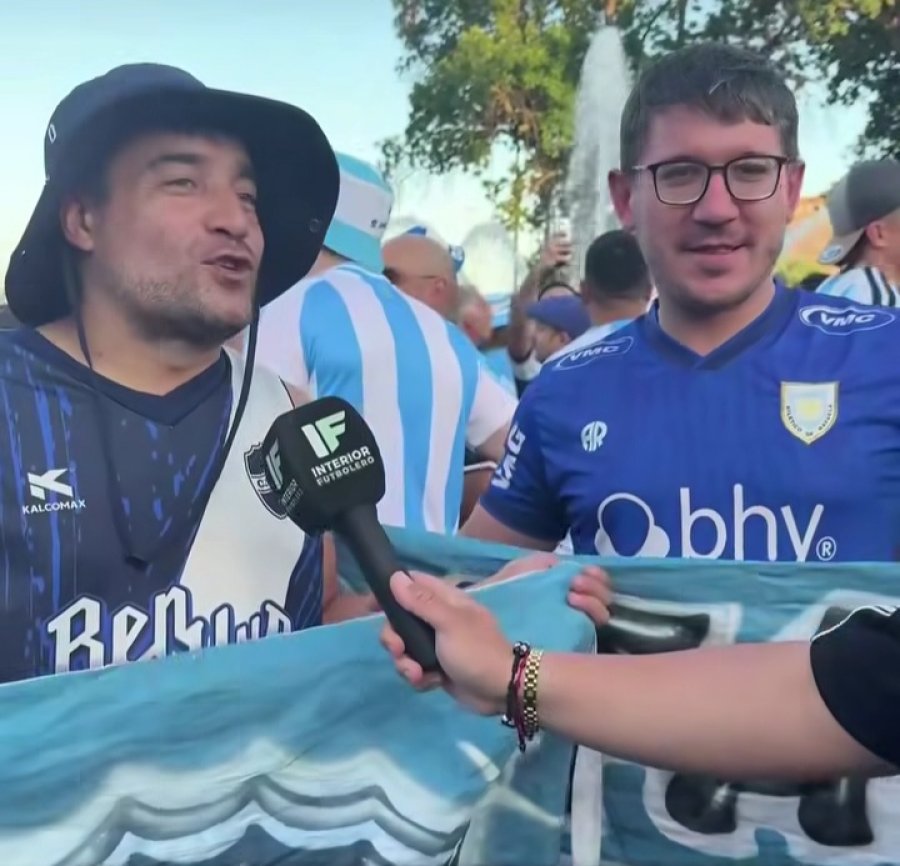 JUNTOS POR LA SELECCION. El momento de la entrevista a los hinchas rafaelinos.