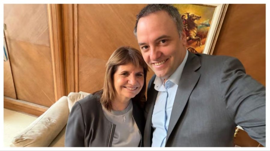 OTROS TIEMPOS. El jefe de Gabinete, Manuel Adorni, en &eacute;pocas m&aacute;s felices junto a la titular del bloque libertario en el Senado, Patricia Bullrich.