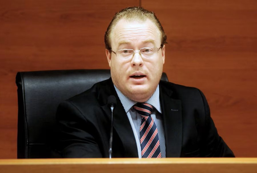 El juez penal Nicol&aacute;s Falkenberg orden&oacute; la prisi&oacute;n preventiva del polic&iacute;a por supuesto abuso sexual a ni&ntilde;os de su entorno familiar.