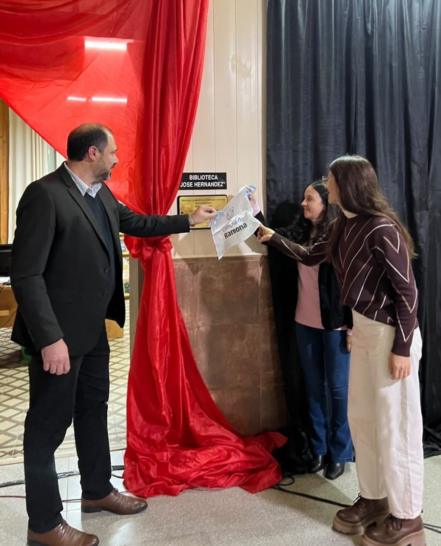 Una placa recordativa testimonia el hito hist&oacute;rico.