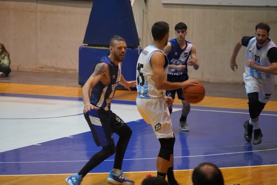 EN EL COLISEO. La Crema se impuso a la BH por 72 a 54.