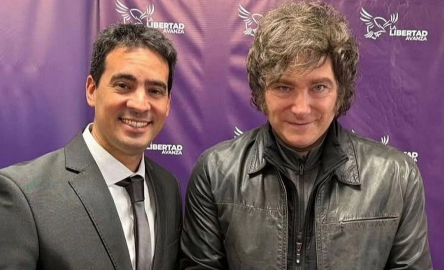 JUNTOS. El presidente Javier Milei y el flamante vocero presidencial, Adri&aacute;n Ravier.