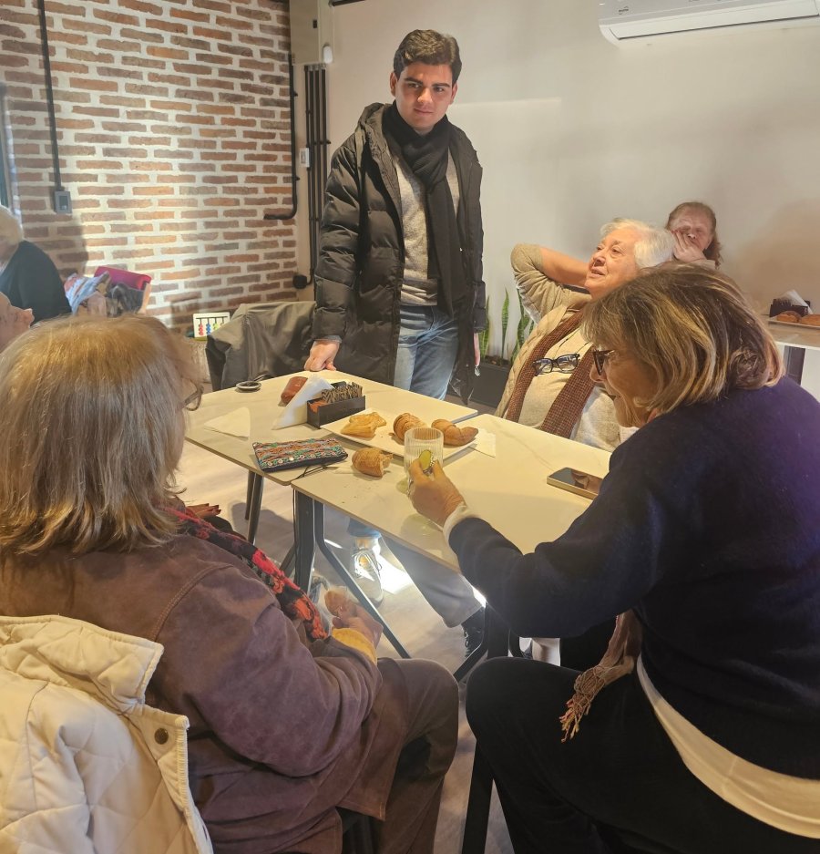 Los visitantes fueron agasajados y recibieron  detalles de la realidad de la poblaci&oacute;n.