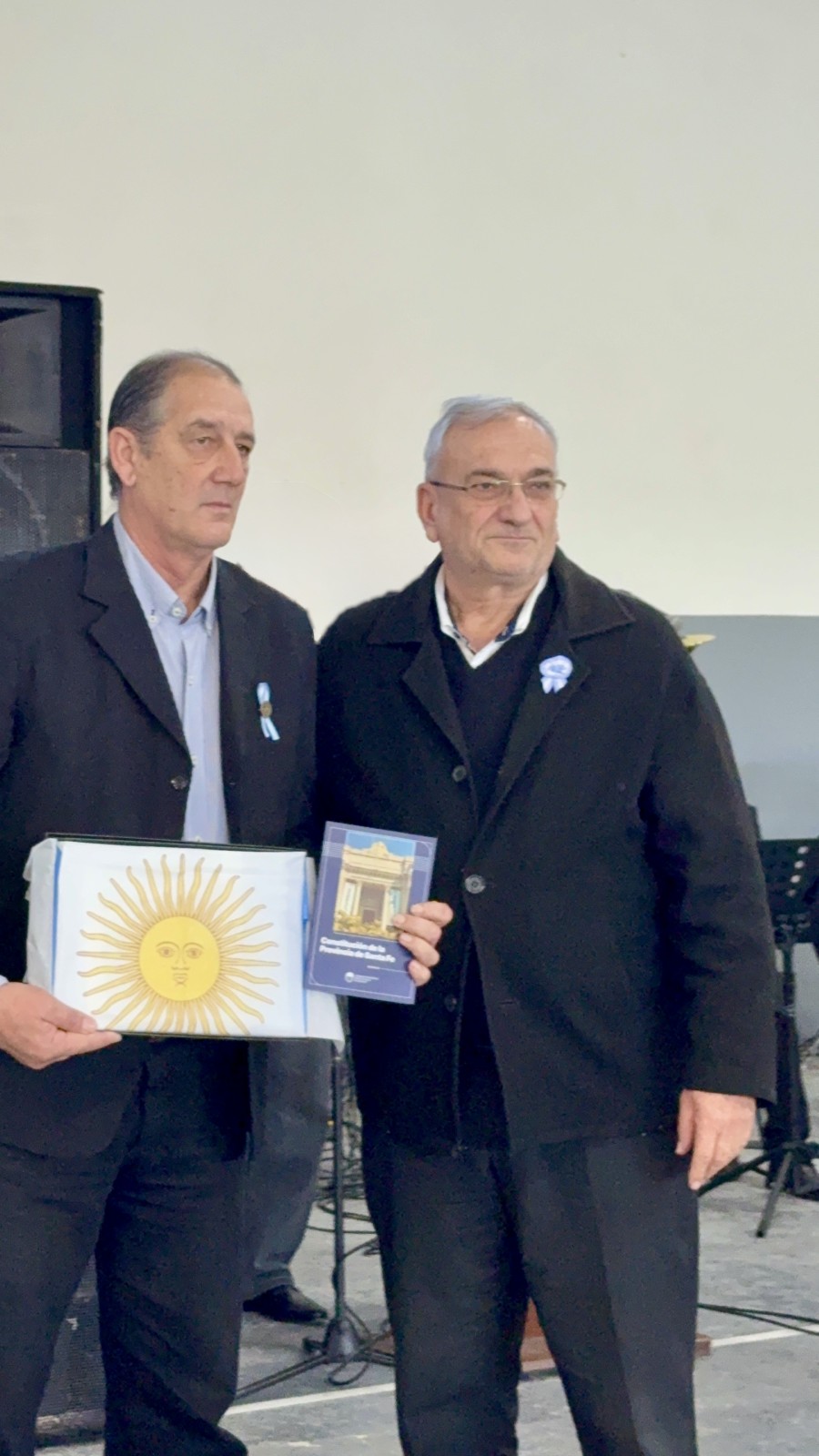 H&eacute;ctor Perotti y Alcides Calvo durante el acto.