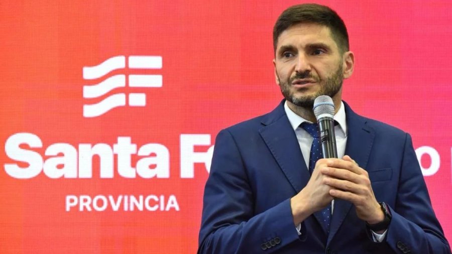 DURA CONFESION. El gobernador de Santa Fe, Maximiliano Pullaro, lanz&oacute; fuertes cr&iacute;ticas a la continuidad de Manuel Adorni en el Gobierno nacional.