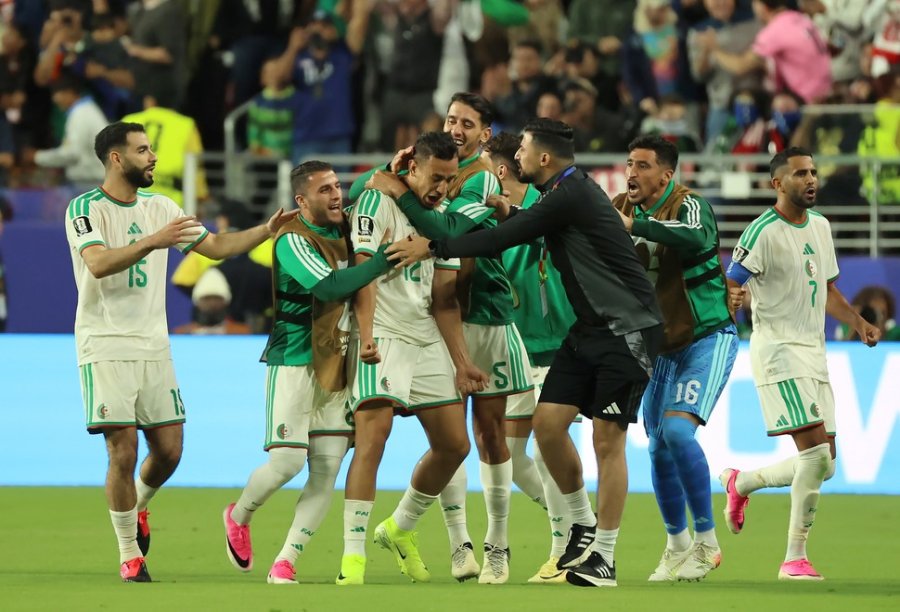 SIGUE EN CARRERA. El festejo del equipo africano.