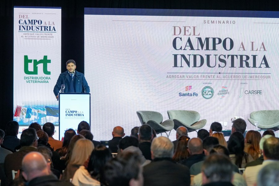 El gobernador Maximiliano Pullaro durante el Seminario &ldquo;Del campo a la industria. Agregar valor frente al acuerdo UE-Mercosur&rdquo;.
