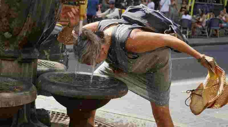 OLA DE CALOR MORTAL. Al menos 212 fallecimientos se registraron entre el domingo y el mi&eacute;rcoles en Espa&ntilde;a por la ola de calor que azot&oacute; el pa&iacute;s en esos d&iacute;as.