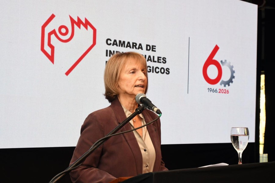 "Un aniversario no es solamente una oportunidad para mirar hacia atr&aacute;s, tambi&eacute;n es una invitaci&oacute;n a pensar el futuro", afirm&oacute; Graciela Acastello, presidenta de la C&aacute;mara de Industriales Metal&uacute;rgicos de Rafaela. (FOTO CIMR)