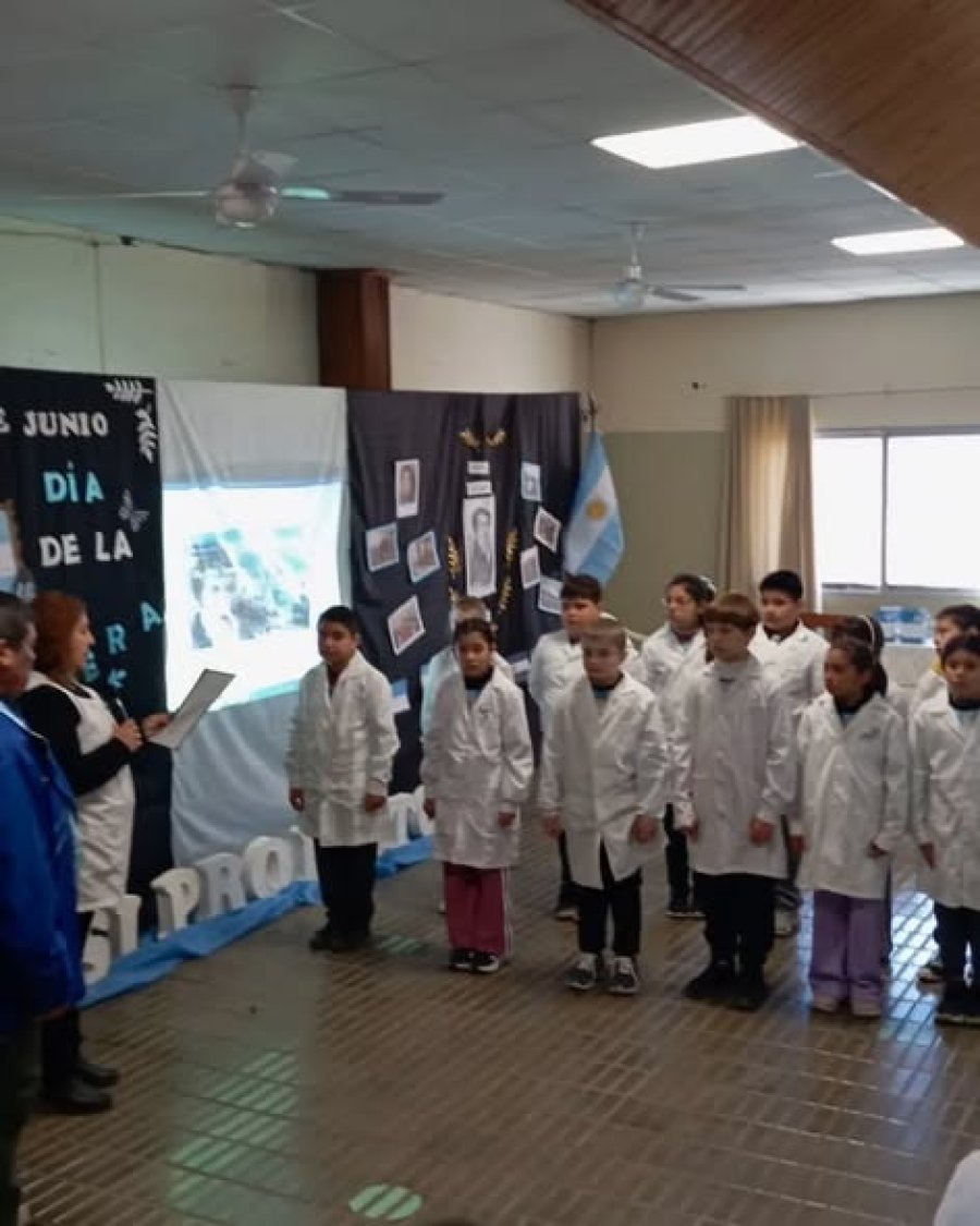 Loa alumnos formularon la promesa de lealtada a la Bandera.