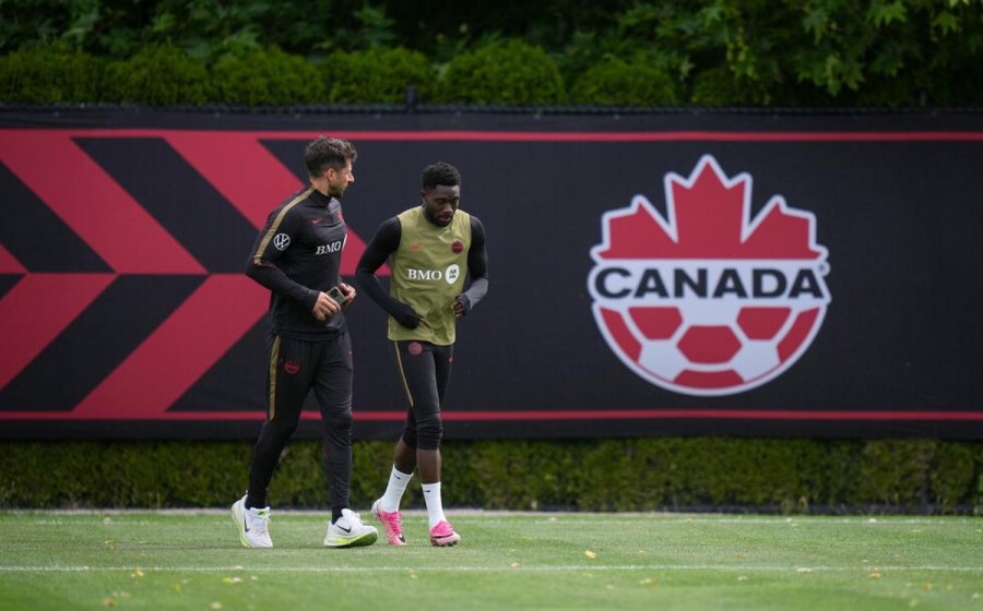 DAVIES. La figura canadiense que puede jugar.