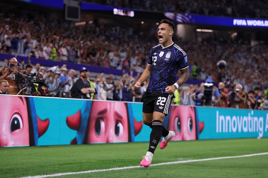 Lautaro Martinez, primer gol para &eacute;l en Mundiales.