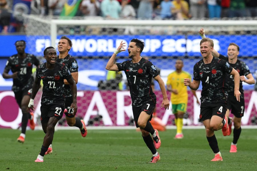 Canad&aacute; le gan&oacute; sobre la hora a Sud&aacute;frica y es el primer clasificado a octavos de final del Mundial