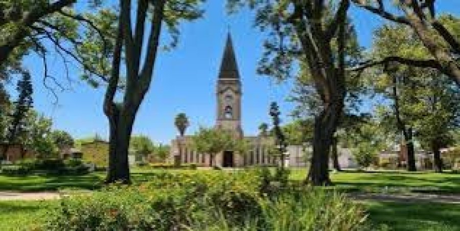 Templo parroquial clucellense.