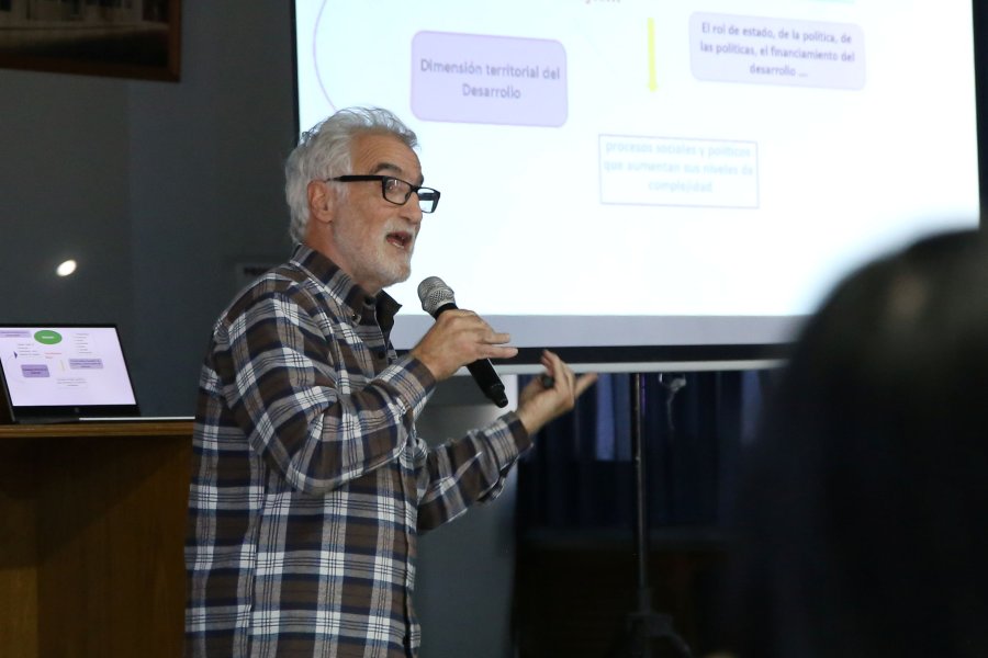 El rafaelino Pablo Costamagna, investigador sobre temas de desarrollo territorial, fue uno de los expositores en la actividad del viernes en Rafaela. (FOTO PRENSA CT)