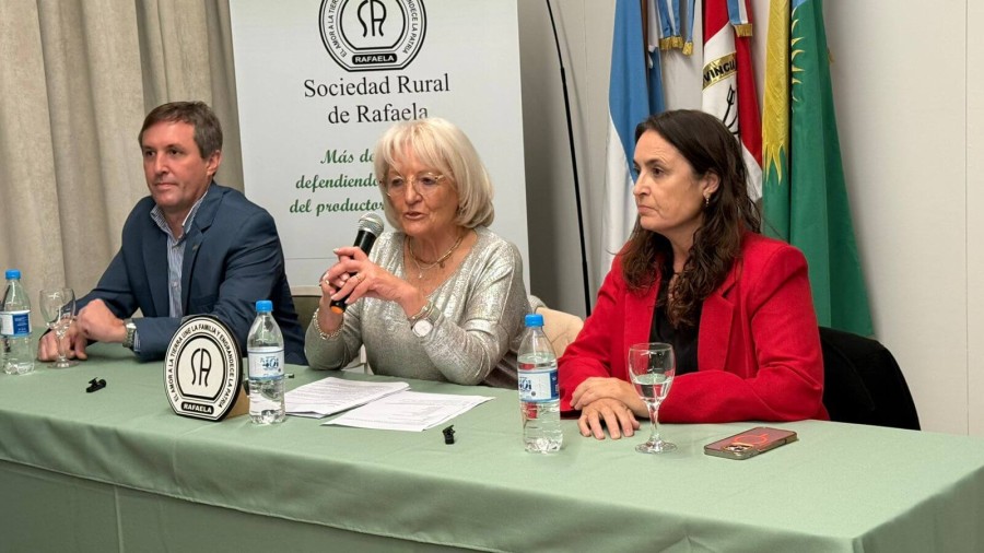 Carlos De Lorenzi, Norma Bessone y Patricia Imoberdorf durante el lanzamiento de la ExpoRural 2026.