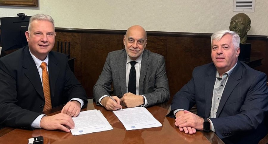 RUBRICA. Paul Schvarzstein,  Miguel &Aacute;ngel Ricardo Galm&eacute;s y Jorge Bertram encabezaron la firma del convenio.