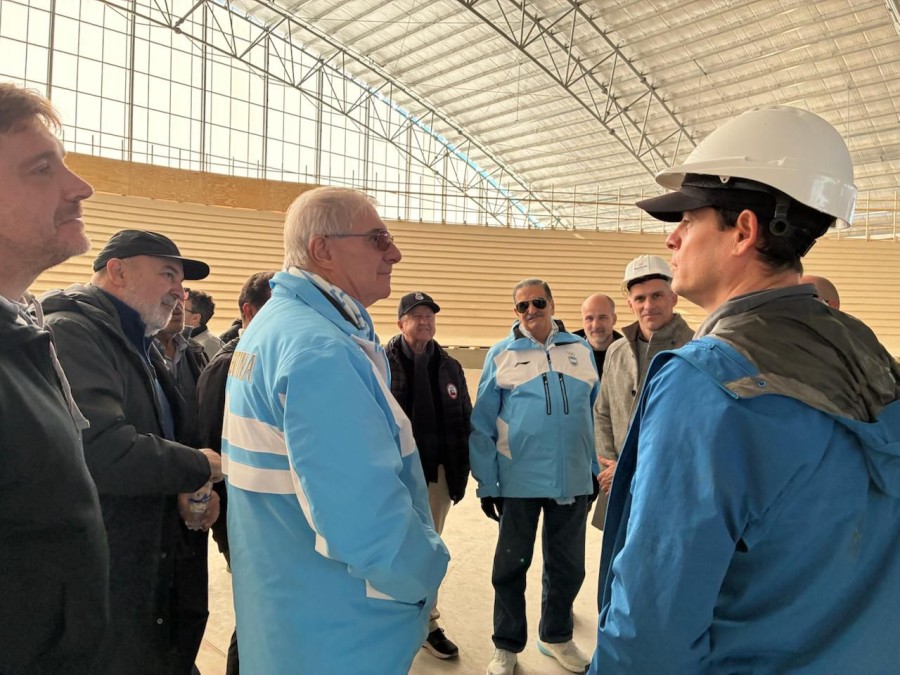 VISITA. De la recorrida tambi&eacute;n particip&oacute; Mario Moccia, del Comit&eacute; Ol&iacute;mpico Argentino.