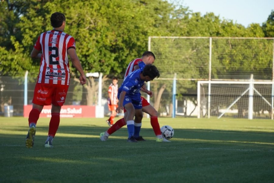 CLASICO EN EL ADELANTO. El Le&oacute;n y la Crema abren la fecha 15.