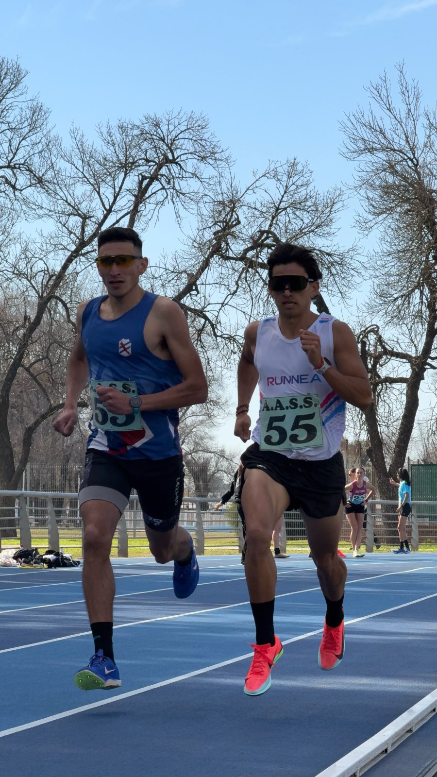 DUELO EN 1.500 METROS. Benjam&iacute;n Castillo (derecha) logr&oacute; el triunfo.