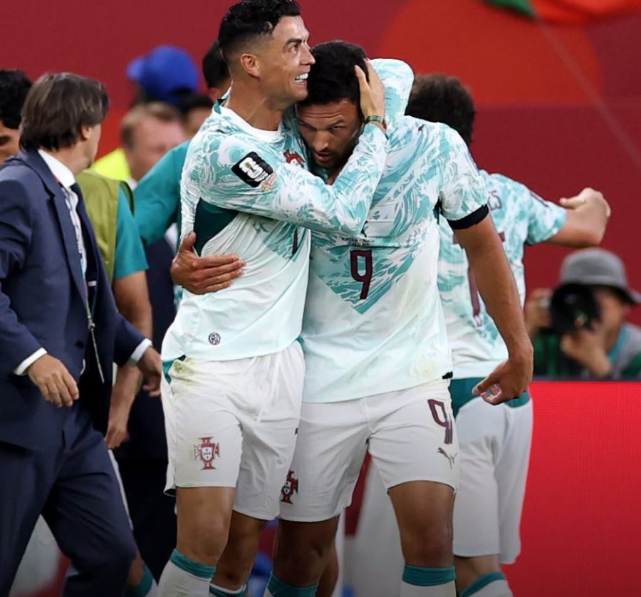 SUFRIDA VICTORIA. Cristiano Ronaldo y Ramos en el festejo.