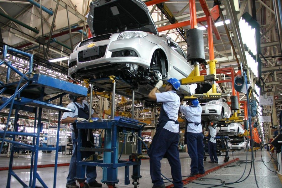 CRISIS AUTOMOTRIZ. La industria local sufri&oacute; una nueva ca&iacute;da interanual en junio debido a la baja demanda externa y al fuerte avance de los veh&iacute;culos importados.