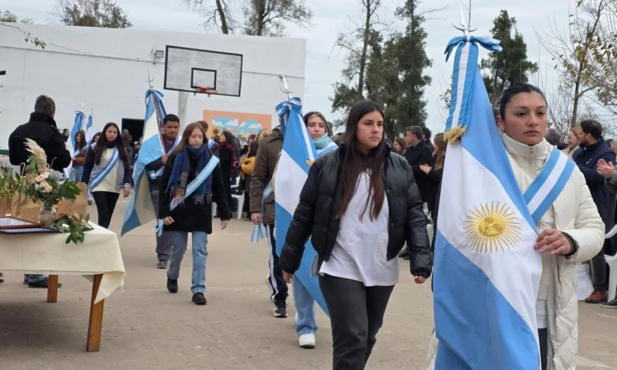 Ingreso de las Banderas de ceremonias.