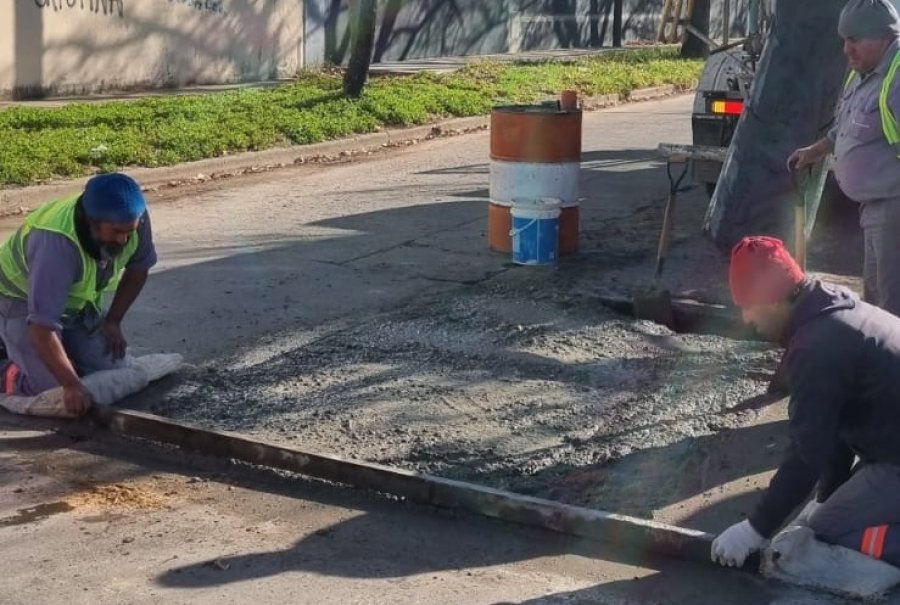 ARREGLOS. Los trabajos de las diferentes cuadrillas municipales incluyen aserrado y tomado de juntas en diversas arterias de la ciudad.