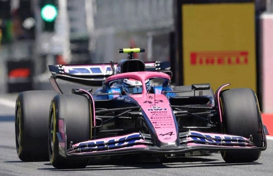Franco Colapinto tuvo una excepcional remontada y finaliz&oacute; noveno en Silverstone.