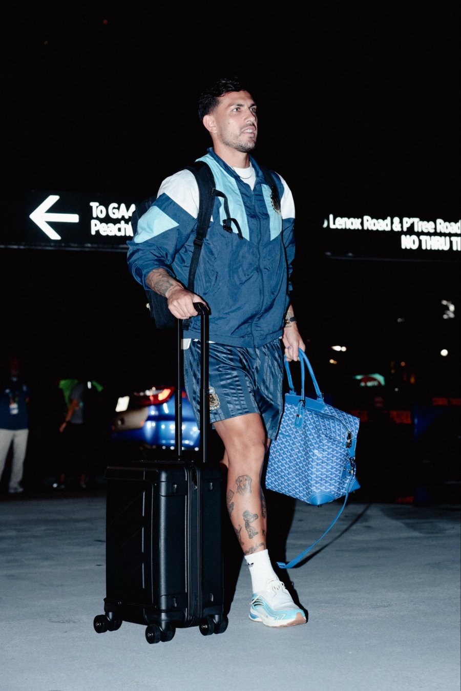 LLEGADA. Paredes tras bajar del avi&oacute;n.