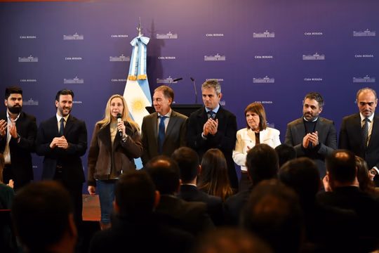 El equipo que rodea a la secretaria general de la Presidencia, Karina Milei.