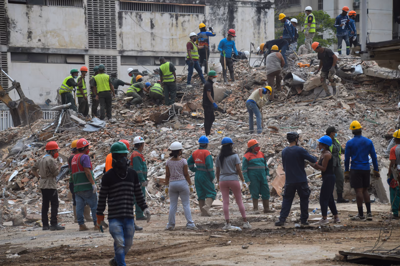 6.462 personas fueron rescatadas y 25.016 pacientes recibieron asistencia por los efectos de los poderosos sismos.