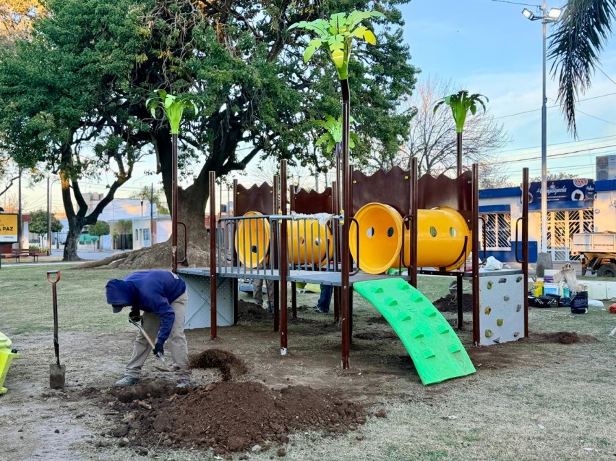 La transformaci&oacute;n integral de la plaza contin&uacute;a avanzando con nuevo equipamiento recreativo.