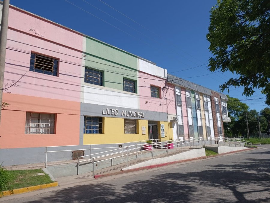 Fachada del Liceo  Municipal "Intendente Julio C&eacute;sar Sartini"