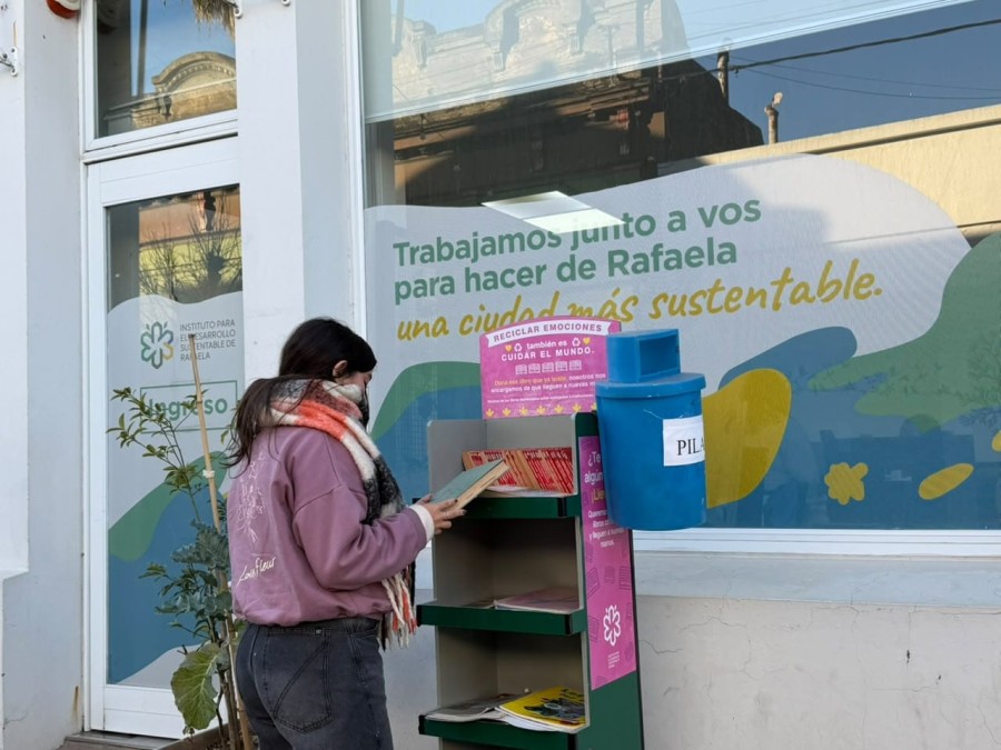 La propuesta invita a los vecinos y vecinas a acercar libros que ya leyeron o que no utilizan, para que otras personas puedan disfrutarlos.