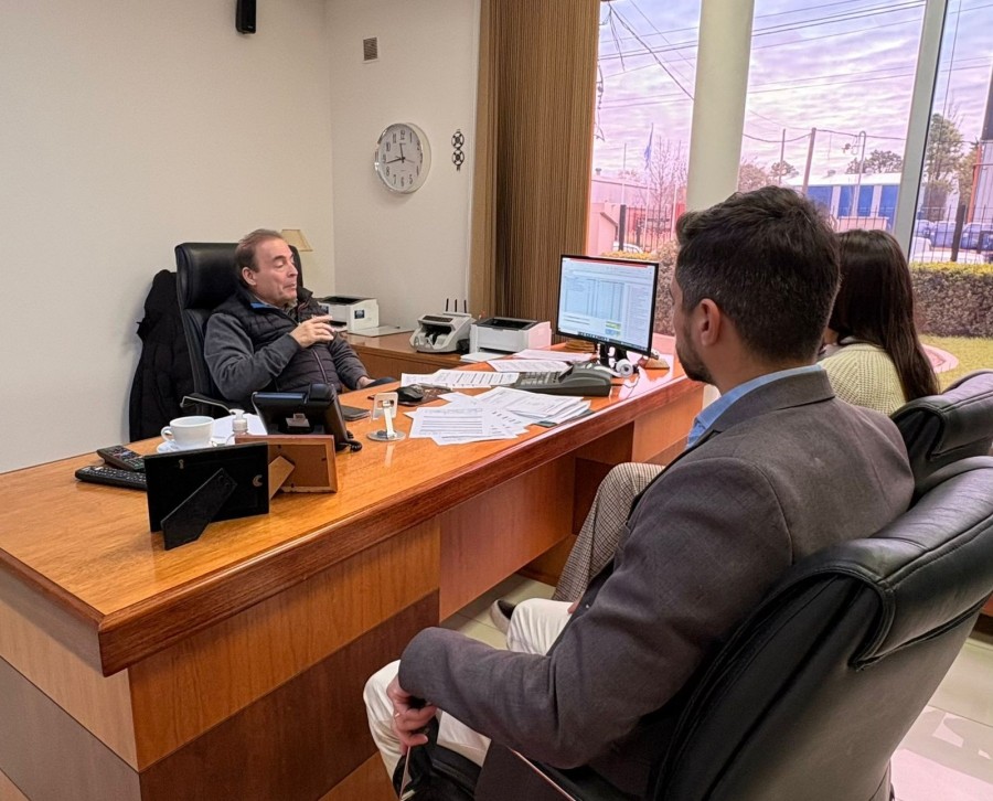 H&eacute;ctor G&oacute;mez recibi&oacute; a los concejales Juan Senn, Paz Caruso, Maximiliano Postovit y Valeria Soltermam en la planta de Induk&iacute;mica.