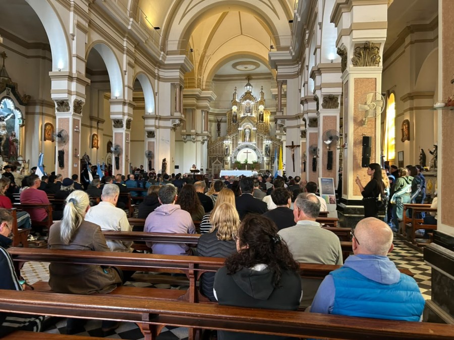 Antes del acto central por el D&iacute;a de la Independencia frente a la Plaza 25 de Mayo, se desarroll&oacute; el Tedeum en la Catedral San Rafael. (FOTO LA OPINI&Oacute;N)