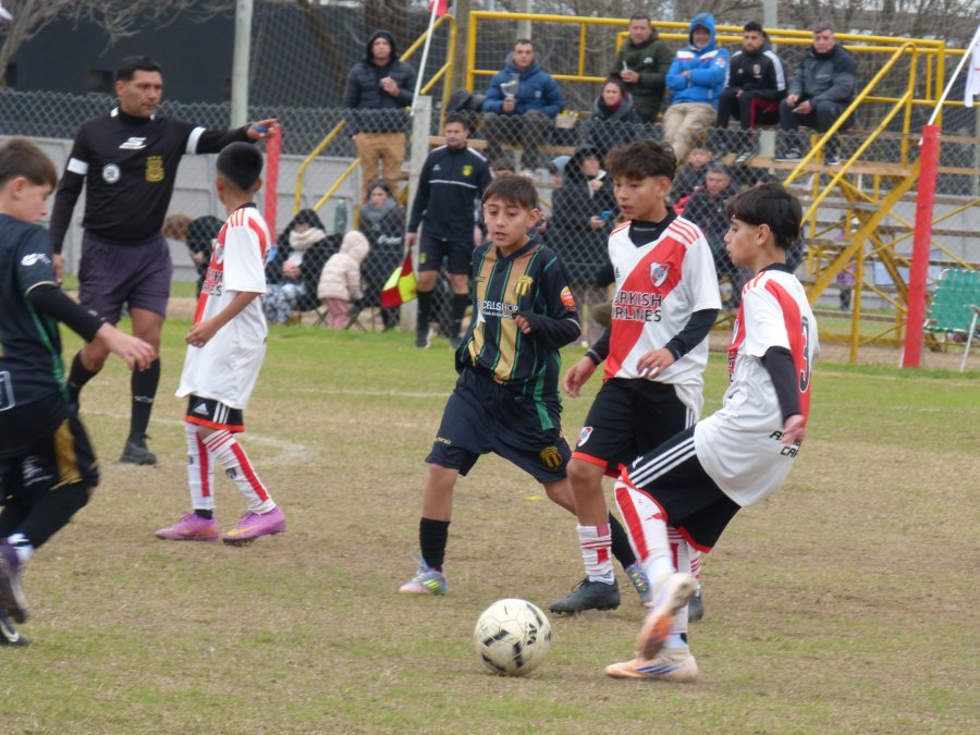 RIVER. Est&aacute; presente con dos categor&iacute;as, siendo la foto de un partido de la 2015.