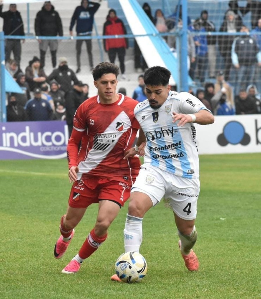 LEONARDO FLORES INTENTA CON EL BAL&Oacute;N