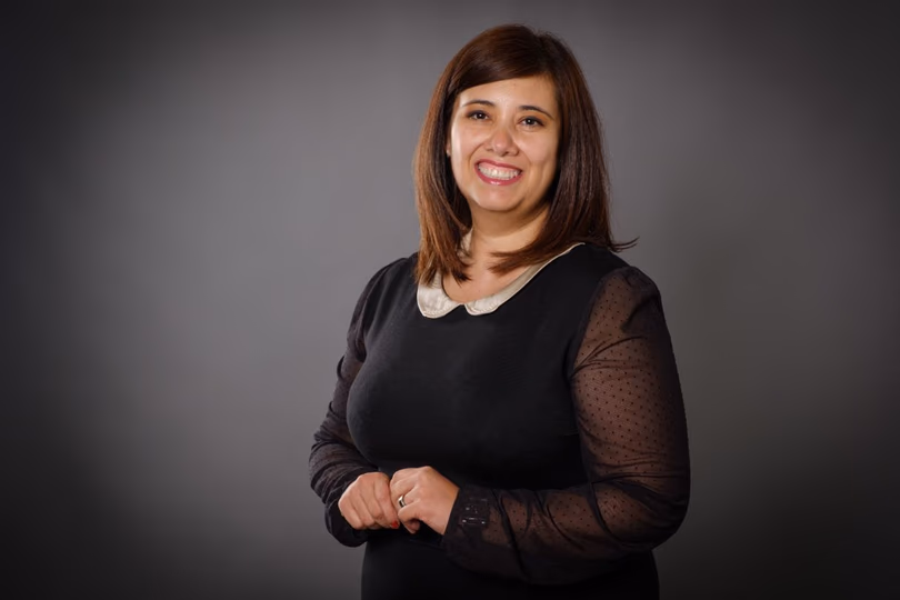 La autora analiz&oacute; el choque cultural entre la precisi&oacute;n estructurada y el arraigo de los afectos latinos.