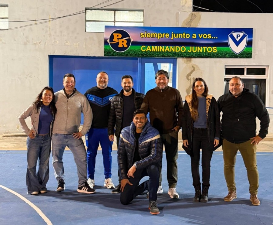 Concejales y dirigentes del PJ en la sede de Pe&ntilde;arol.